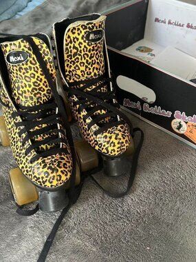 Moxi Leopard Print Roller Skates Sz 6 Women’s